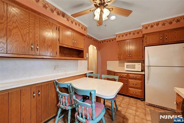 59 Chestnut Avenue, Rochelle Park, NJ 07662