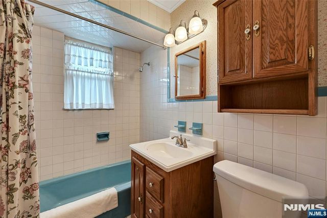 59 Chestnut Avenue, Rochelle Park, NJ 07662