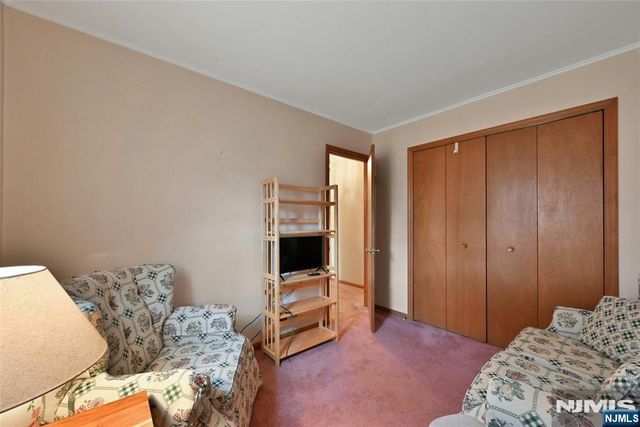 59 Chestnut Avenue, Rochelle Park, NJ 07662