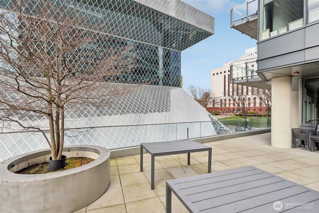909 5th Avenue #1001, Seattle, WA 98164