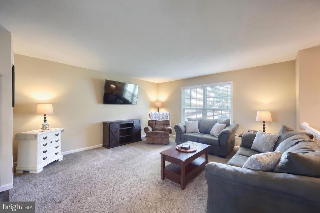 Image 12 of property listing at 18 E HIGH ST, Yoe, PA 17313