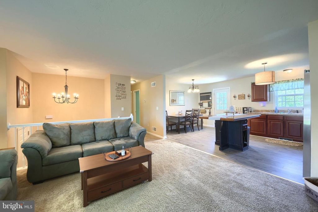 Image 13 of property listing at 18 E HIGH ST, Yoe, PA 17313