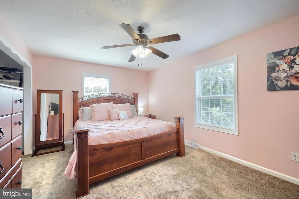 Image 23 of property listing at 18 E HIGH ST, Yoe, PA 17313