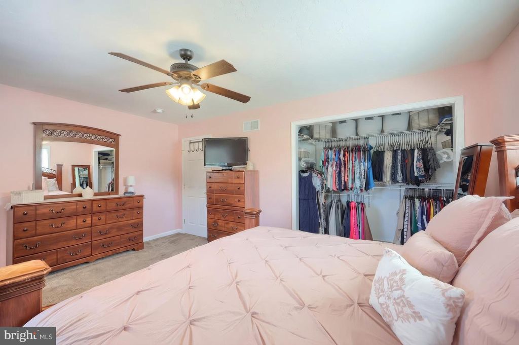 Image 24 of property listing at 18 E HIGH ST, Yoe, PA 17313
