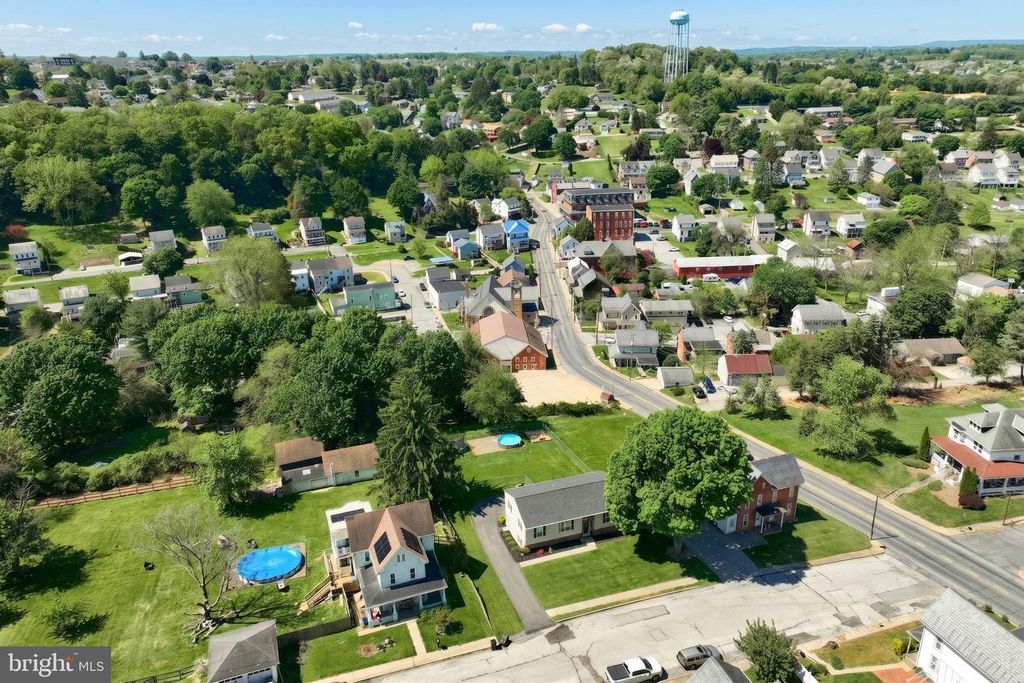 Image 31 of property listing at 18 E HIGH ST, Yoe, PA 17313