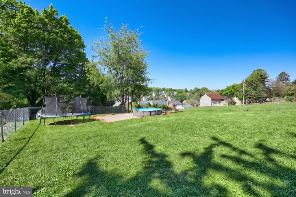 Image 32 of property listing at 18 E HIGH ST, Yoe, PA 17313