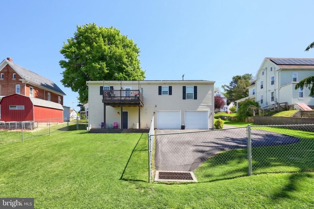 Image 8 of property listing at 18 E HIGH ST, Yoe, PA 17313