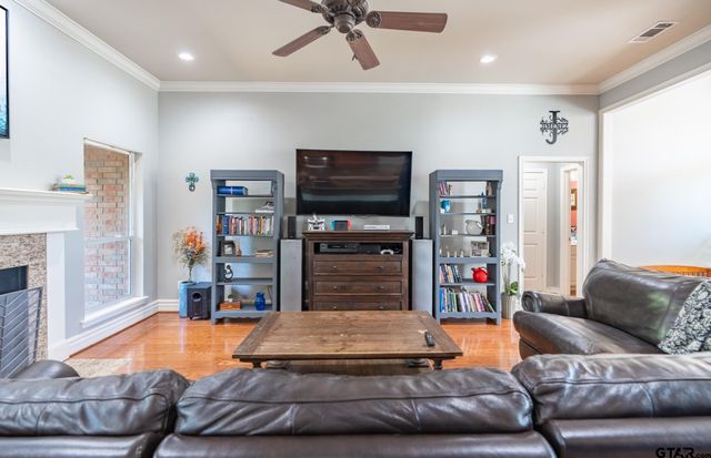 3979 Chapel Woods, Tyler, TX 75707