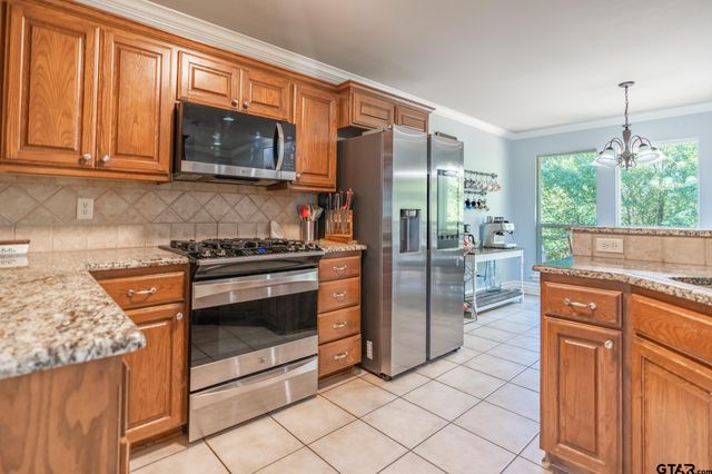 3979 Chapel Woods, Tyler, TX 75707