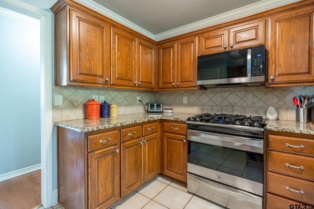 3979 Chapel Woods, Tyler, TX 75707