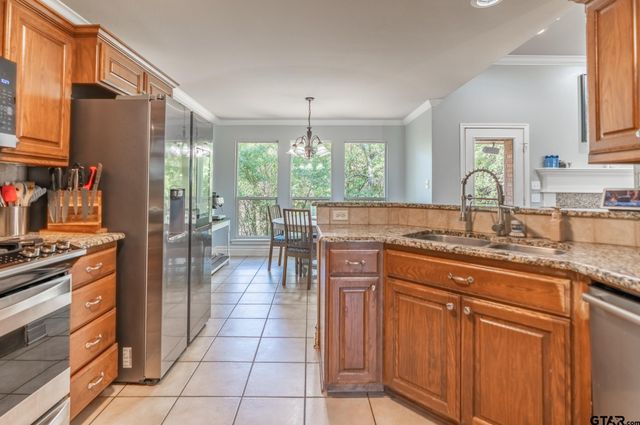 3979 Chapel Woods, Tyler, TX 75707