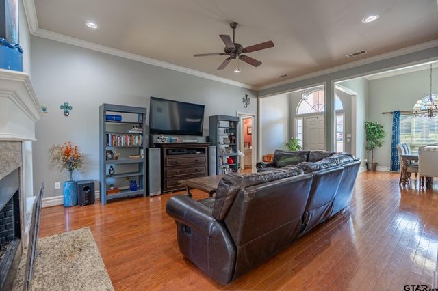 3979 Chapel Woods, Tyler, TX 75707