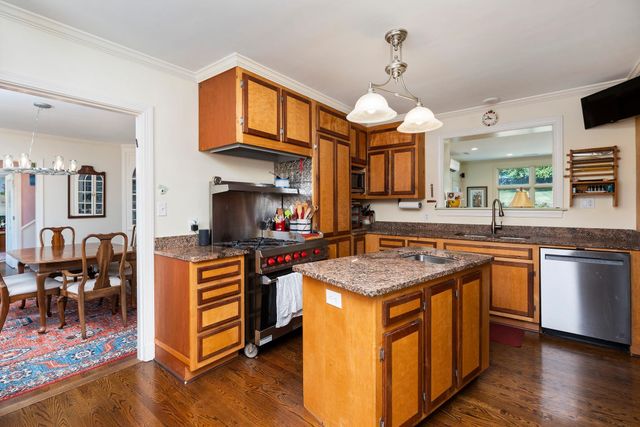 1204 WESTMORELAND DR, Staunton, VA 24401