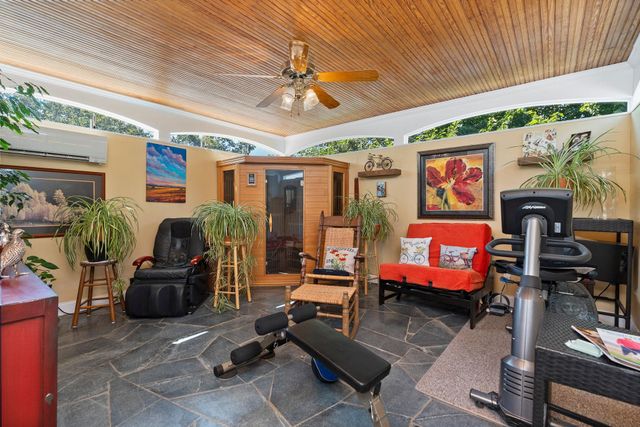 1204 WESTMORELAND DR, Staunton, VA 24401