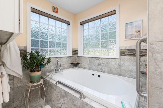 1204 WESTMORELAND DR, Staunton, VA 24401
