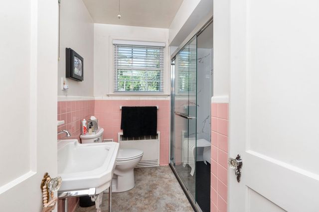 1204 WESTMORELAND DR, Staunton, VA 24401