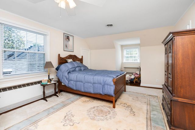 1204 WESTMORELAND DR, Staunton, VA 24401