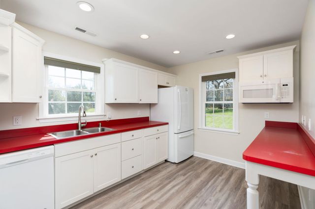 1204 WESTMORELAND DR, Staunton, VA 24401