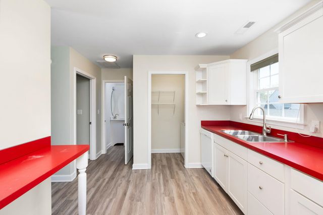 1204 WESTMORELAND DR, Staunton, VA 24401