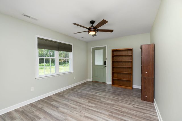 1204 WESTMORELAND DR, Staunton, VA 24401