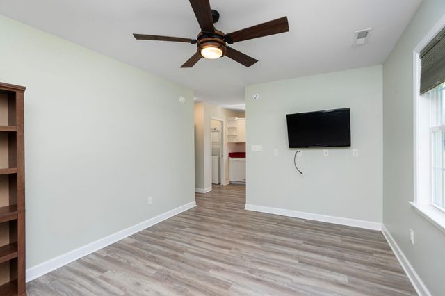 1204 WESTMORELAND DR, Staunton, VA 24401