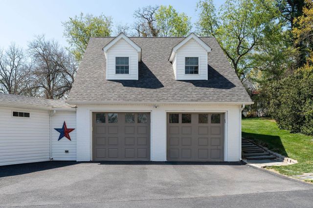 1204 WESTMORELAND DR, Staunton, VA 24401
