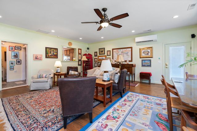 1204 WESTMORELAND DR, Staunton, VA 24401