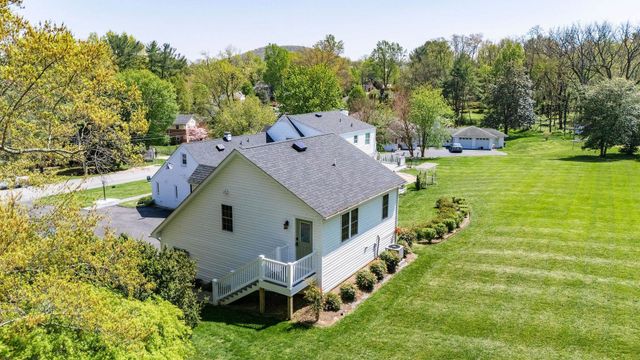 1204 WESTMORELAND DR, Staunton, VA 24401