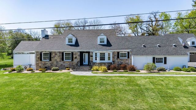 1204 WESTMORELAND DR, Staunton, VA 24401
