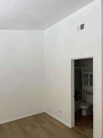 1441 Robinson Ave, San Diego, CA 92103