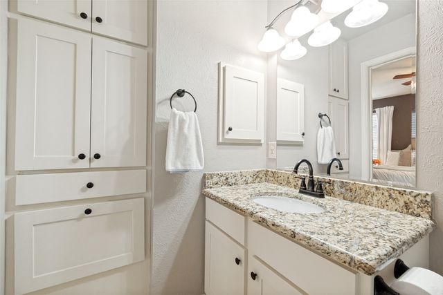 4017 Buena Vista Street 104, Dallas, TX 75204