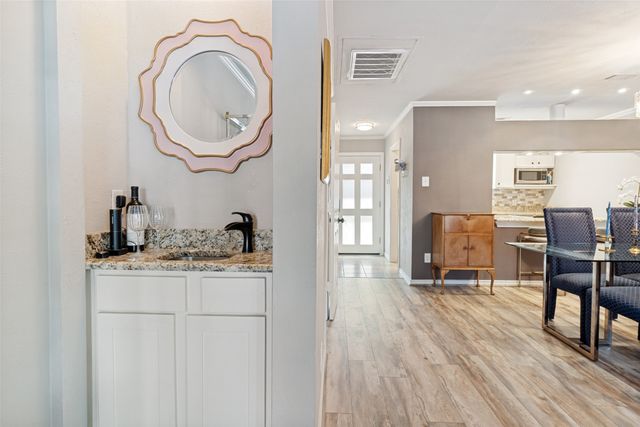 4017 Buena Vista Street 104, Dallas, TX 75204