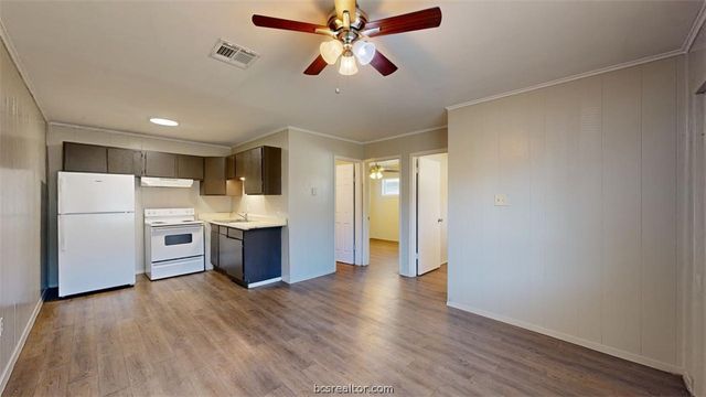 208 Lynn Drive B, Bryan, TX 77801