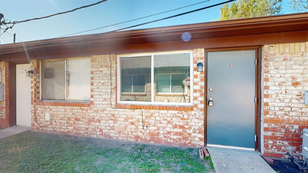 208 Lynn Drive B, Bryan, TX 77801
