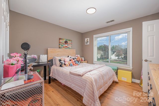 10927 Parkleigh Drive, Charlotte, NC 28262