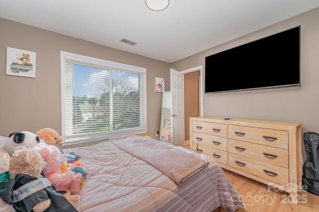 10927 Parkleigh Drive, Charlotte, NC 28262