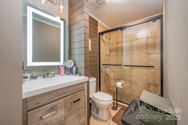 10927 Parkleigh Drive, Charlotte, NC 28262