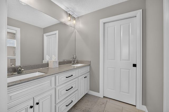 6201 Lillie Avenue, Davenport, IA 52806