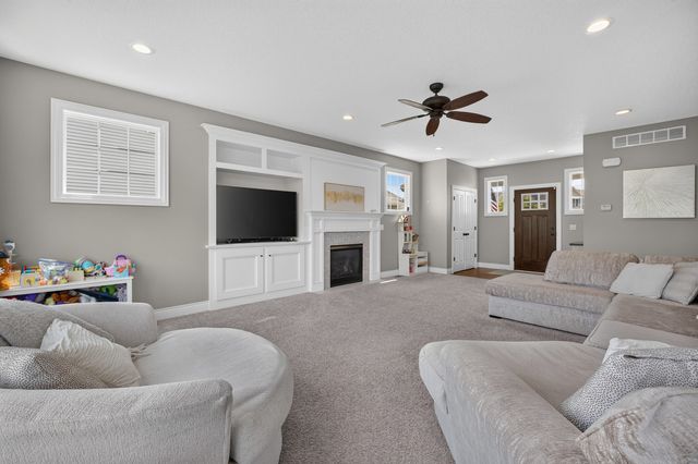 6201 Lillie Avenue, Davenport, IA 52806