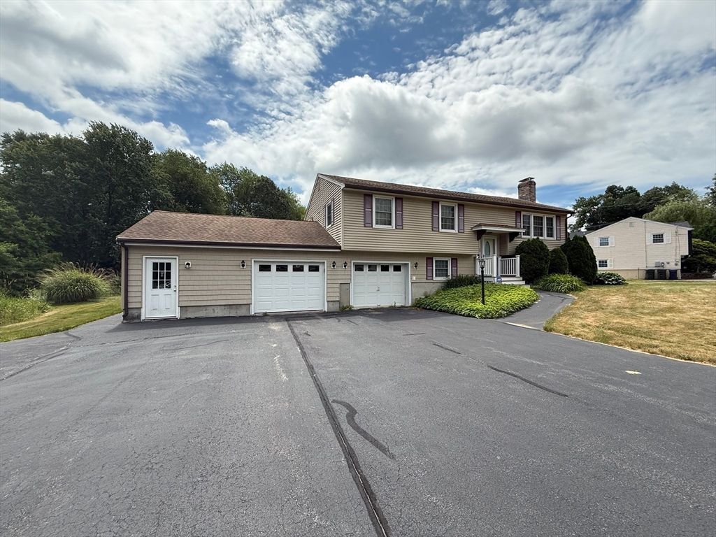 29 Cricket Lane, Dracut, MA 01826