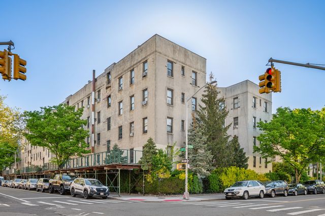 2106 35th St Apt 2C, New York City, NY 11105