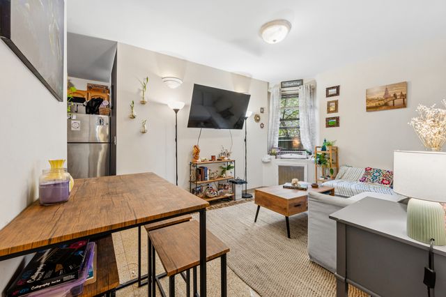 2106 35th St Apt 2C, New York City, NY 11105
