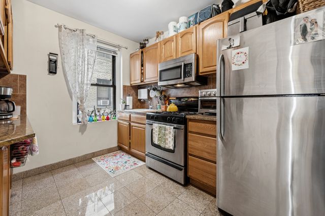 2106 35th St Apt 2C, New York City, NY 11105