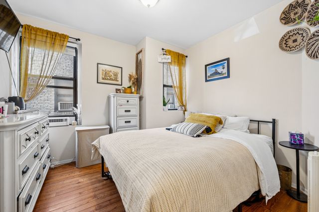 2106 35th St Apt 2C, New York City, NY 11105