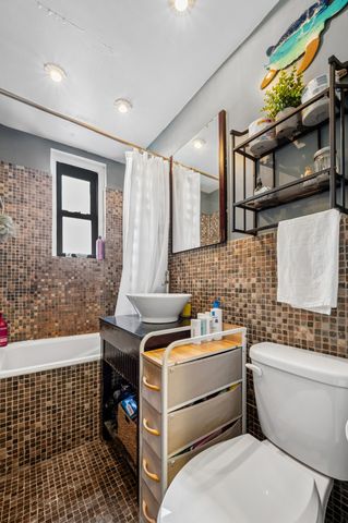 2106 35th St Apt 2C, New York City, NY 11105