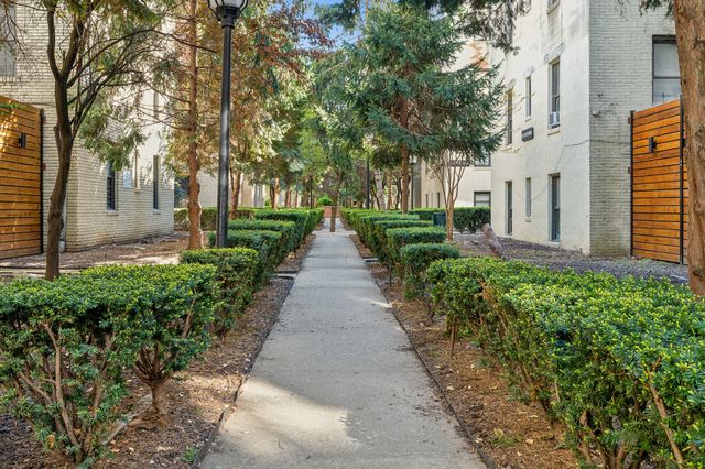2106 35th St Apt 2C, New York City, NY 11105