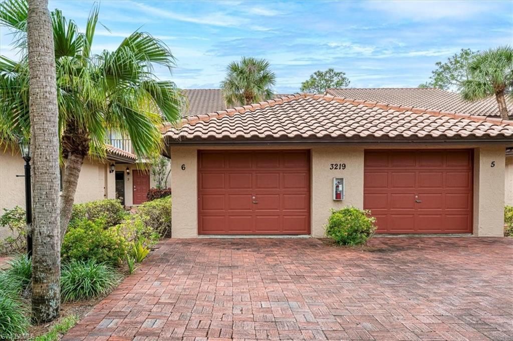 3219 Horse Carriage WAY 6, NAPLES, FL 34105 — photo 2