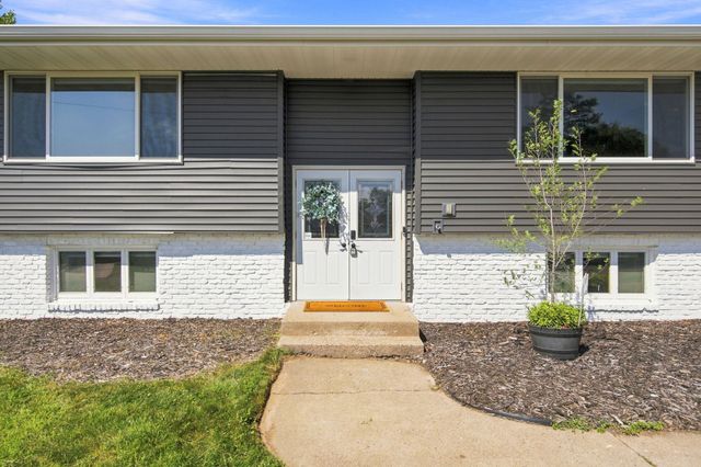 10201 209th Street N, Forest Lake, MN 55025