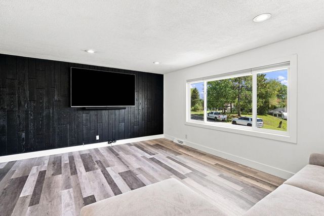 10201 209th Street N, Forest Lake, MN 55025