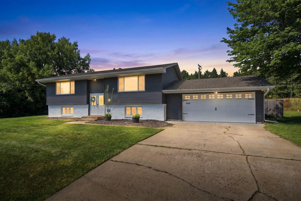 10201 209th Street N, Forest Lake, MN 55025